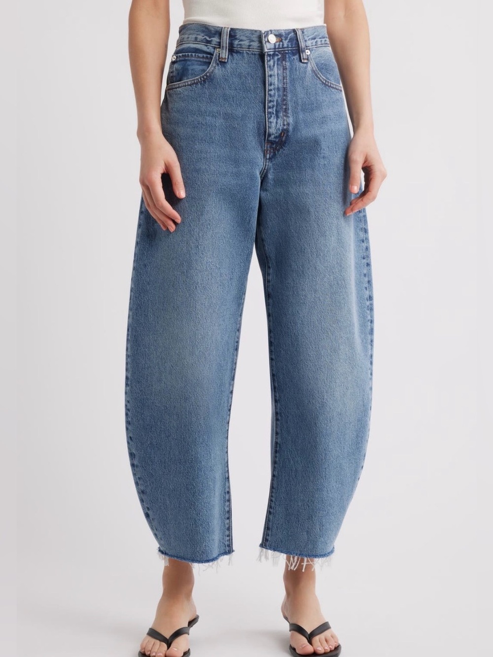 NWTs Frame Bubble Raw Hem Cropped Barrel Jean -Size 31